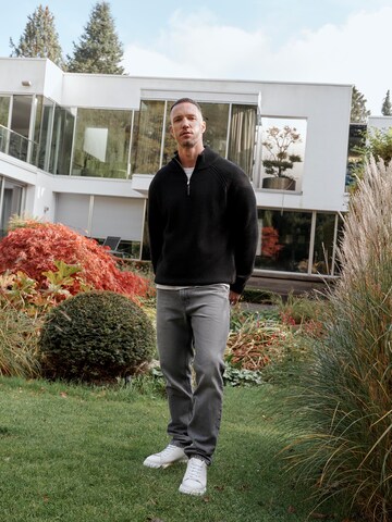 Black Zipper Sweater Look by DAN FOX APPAREL