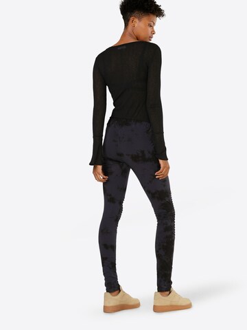 Urban Classics Skinny Leggings in Blauw: terug