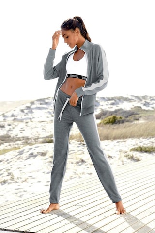 Coupe slim Pantalon BENCH en gris