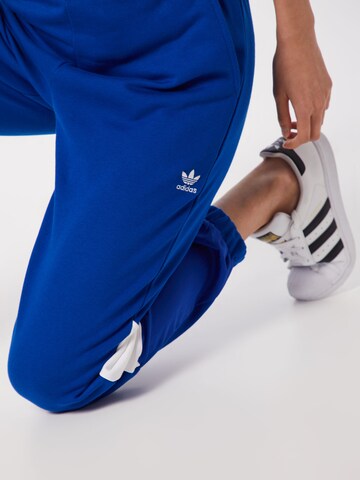 ADIDAS ORIGINALS Tapered Hose in Blau