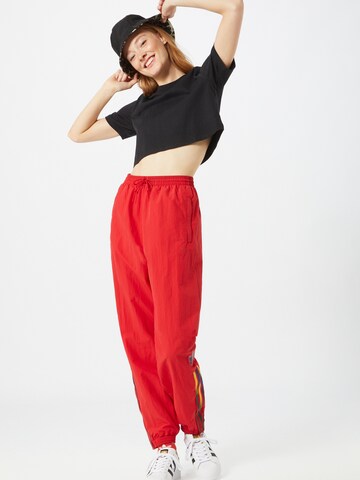 Effilé Pantalon ADIDAS ORIGINALS en rouge