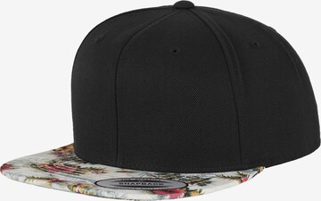 Casquette Flexfit en noir : devant