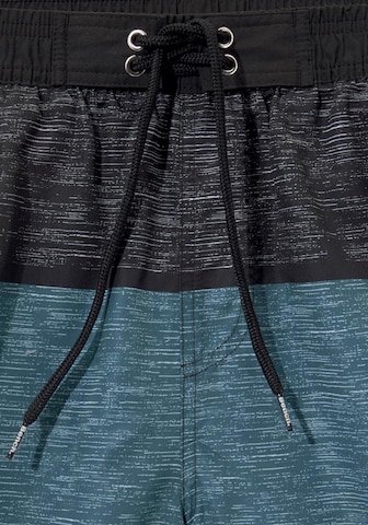 BENCH Badshorts i blå