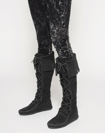 Bottes à lacets Minnetonka en noir