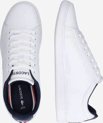 LACOSTE Låg sneaker 'Carnaby Evo' i vit