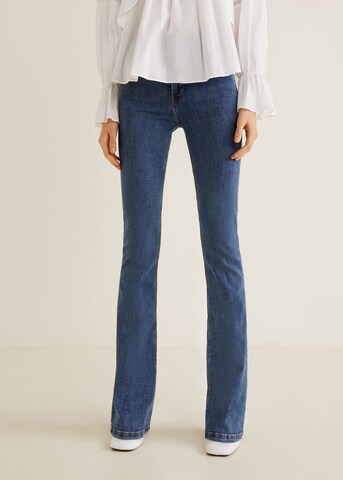 MANGO Flared Jeans 'Flare' in Blau: predná strana