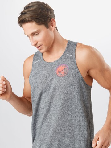 NIKE Tanktop 'Breathe Rise 365' in Grau