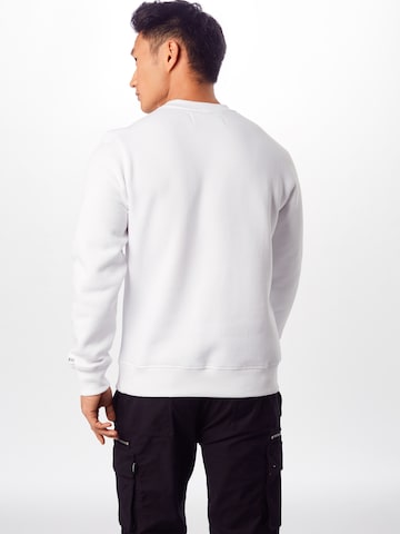 Sweat-shirt 'Essential' Calvin Klein Jeans en blanc : derrière