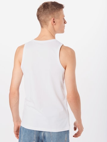 Coupe regular T-Shirt ALPHA INDUSTRIES en blanc