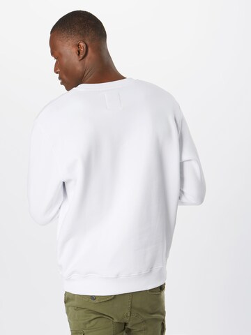 ALPHA INDUSTRIES Sweatshirt i vit