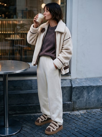 Casual Shearling Teddy Shoes Look