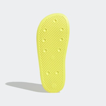ADIDAS ORIGINALSNatikače s potpeticom 'Adilette' - žuta boja