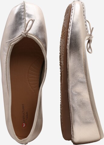 CLARKS Ballerina 'Freckle ice' in Goud: zijkant