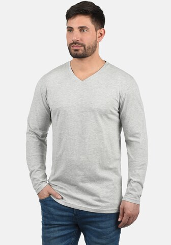 T-Shirt !Solid en gris : devant
