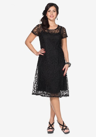 Rochie de la SHEEGO pe negru