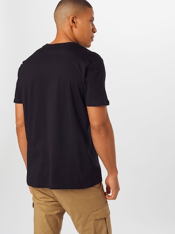 Coupe regular T-Shirt ALPHA INDUSTRIES en noir