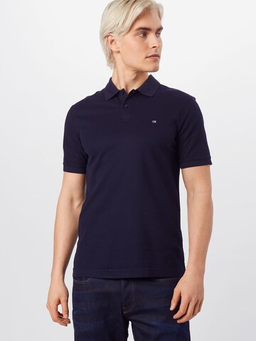 T-Shirt Calvin Klein en bleu : devant