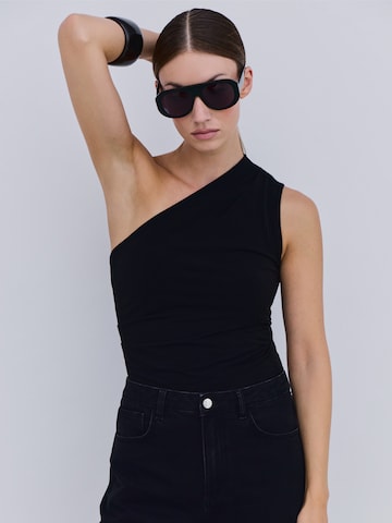 Elegant Top Look