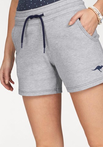 KangaROOS Regular Shorts in Grau