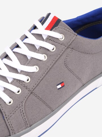 TOMMY HILFIGER Sneakers laag 'Harlow' in Grijs