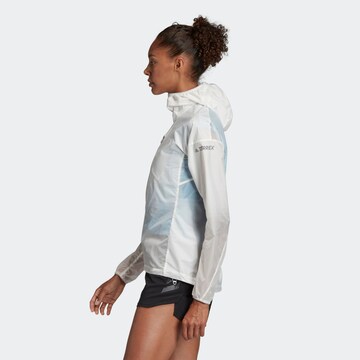 ADIDAS TERREX - Chaqueta de montaña en blanco