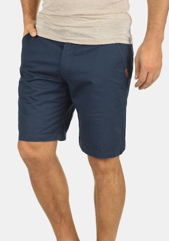 !Solid Regular Chino 'Thement' in Blauw: voorkant