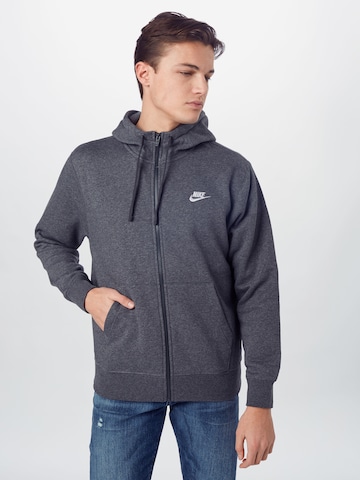 Nike Sportswear - Regular Fit Casaco em moletão 'Club Fleece' em cinzento: frente