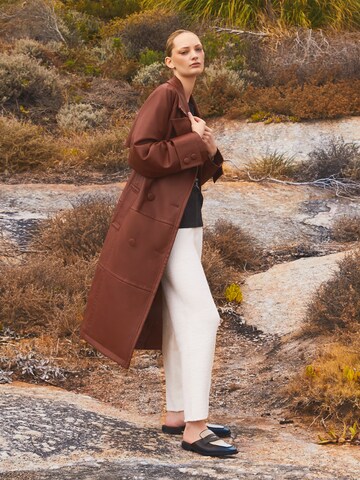 Comfy Brown Leather Trenchcoat Look