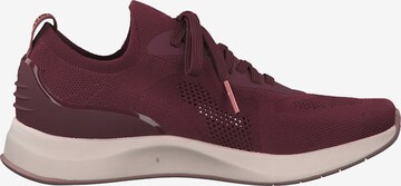 Baskets basses 'Flyknit' TAMARIS en rouge : sur le côté