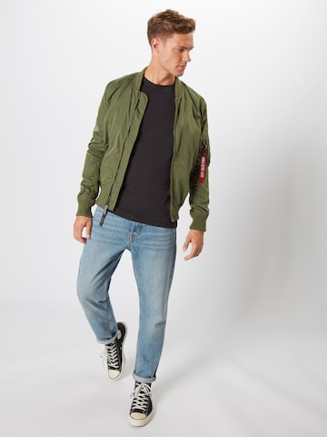 Coupe regular T-Shirt TOMMY HILFIGER en noir