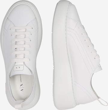 Baskets basses ARMANI EXCHANGE en blanc