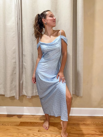 Elegant Light Blue Dress Look