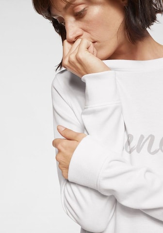 BENCH Sweatshirt i vit