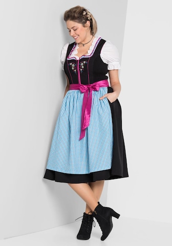 SHEEGO Dirndl in Schwarz: Vorderseite