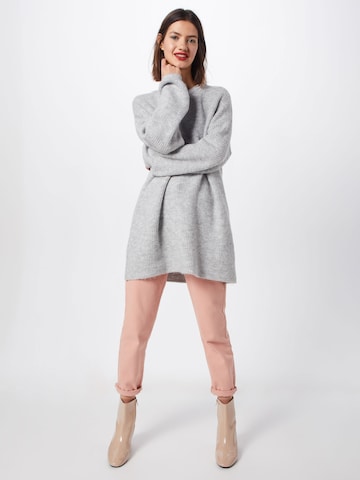 ABOUT YOU Oversize sveter 'Mina' - Sivá