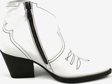 Paul Green Booties in White