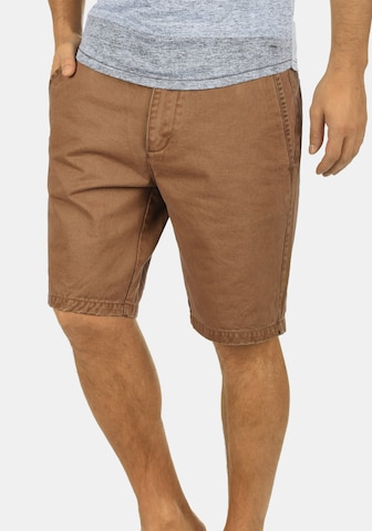 !Solid Regular Chino trousers 'Pinhel' in Brown: front