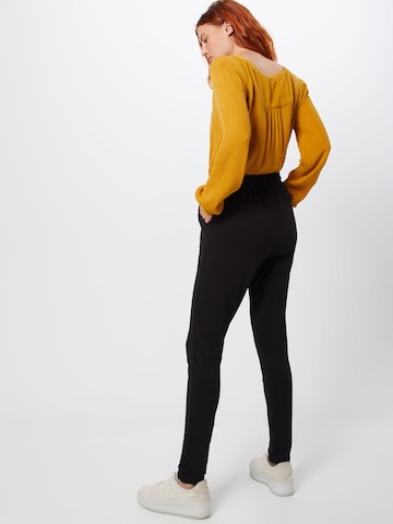 Coupe slim Pantalon 'Linda' Kaffe en noir : derrière