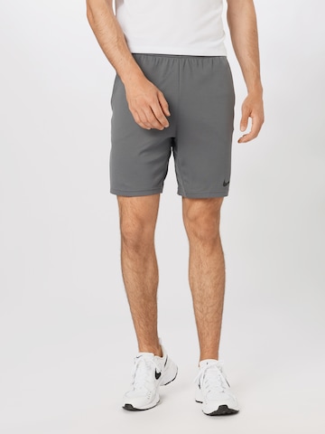 NIKE Regular Sportshorts in Grau: predná strana