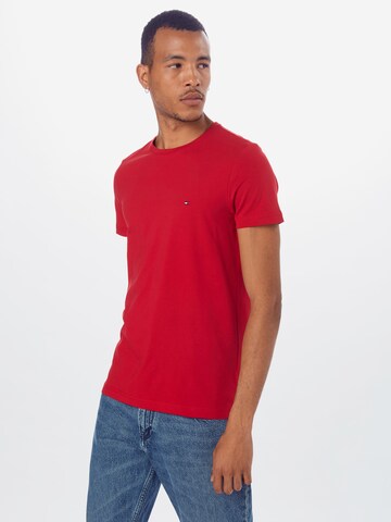 Coupe slim T-Shirt TOMMY HILFIGER en rouge : devant