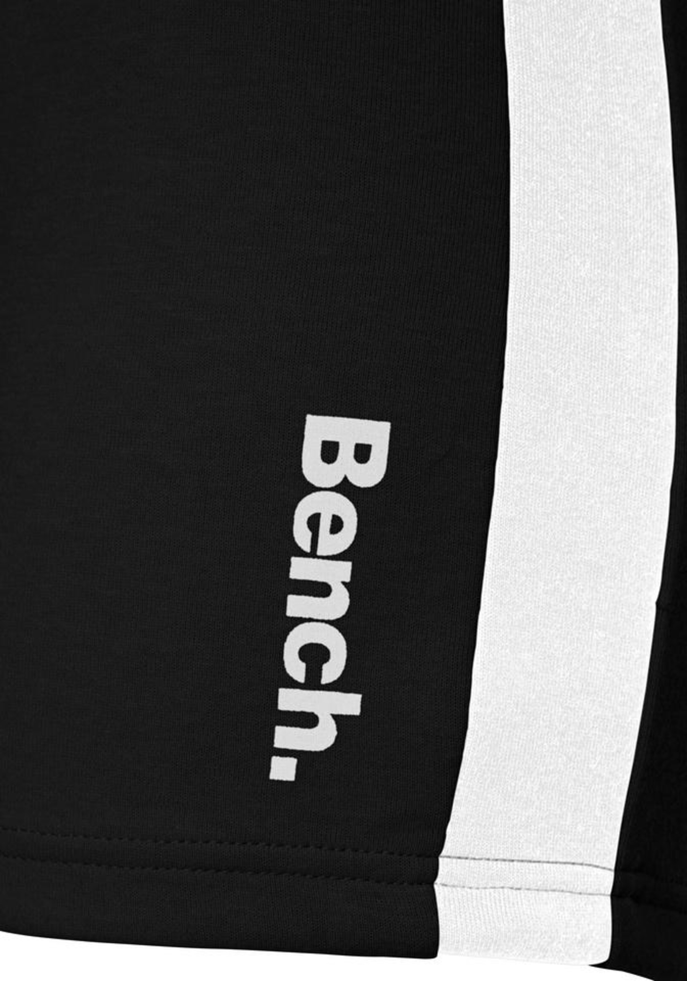 Slimfit Pantaloni de la BENCH pe negru