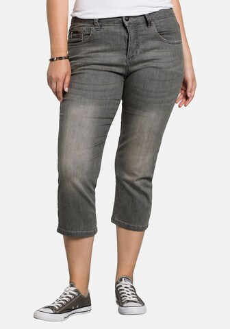 SHEEGO Slimfit Jeans in Grijs: voorkant