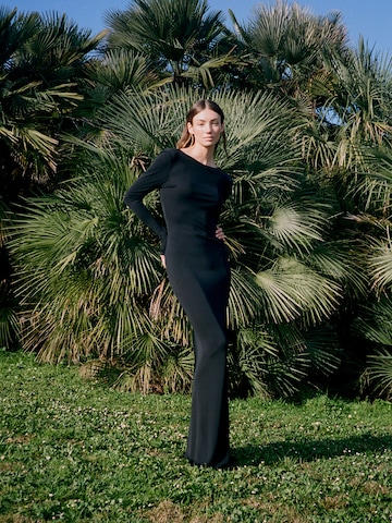 Classic Long-sleeved Dress Look