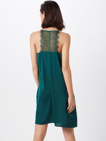 Robe 'Indra' ABOUT YOU en vert : derrière