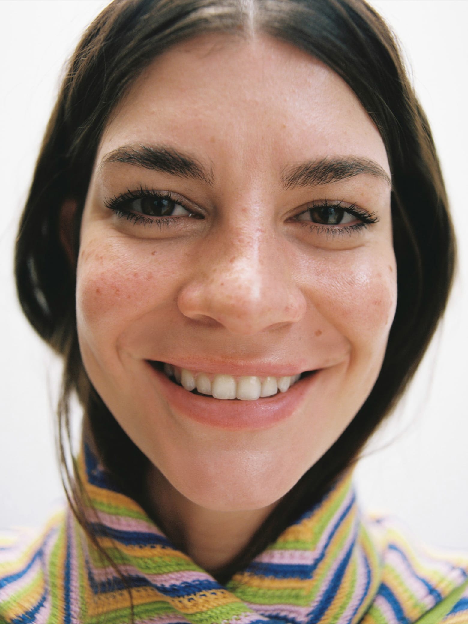 Una danza dinámica Laura Giurcanu co-creada por ABOUT YOU