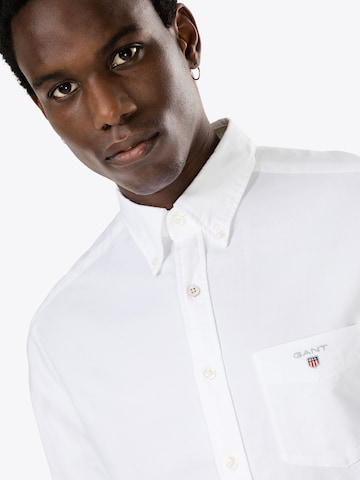 Coupe regular Chemise GANT en blanc