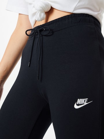 Nike Sportswear Zwężany krój Spodnie w kolorze czarny