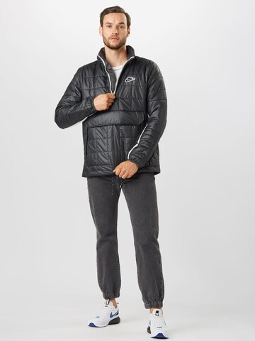 Coupe regular Veste d’hiver Nike Sportswear en gris