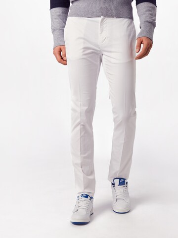 TOMMY HILFIGER Slim fit Chino Pants in White: front