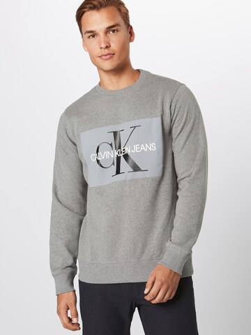 Calvin Klein Jeans Sweatshirt 'Core' in Grijs: voorkant